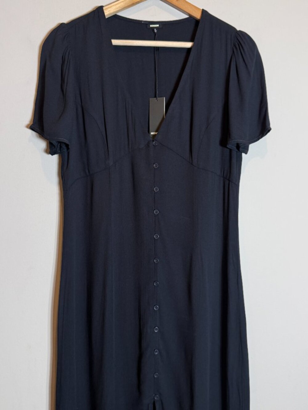 Monrow Revolve Crepe Button-Down Midi Dress Women's Small Black V-Neck Flowy NWT - Picture 7 of 13